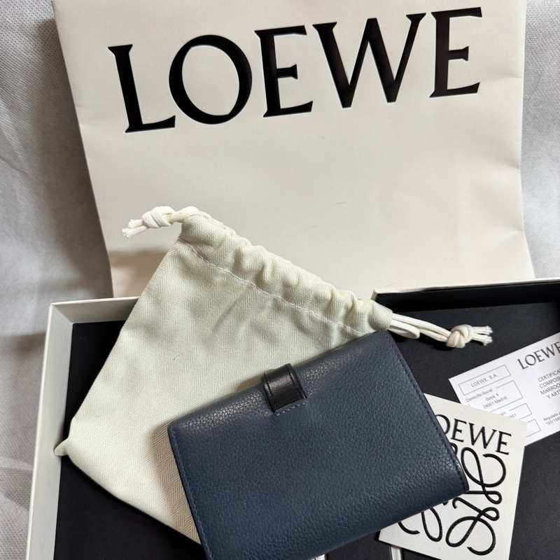 LOEWE 三折短夾/短夾 深藍色粒面牛皮-1