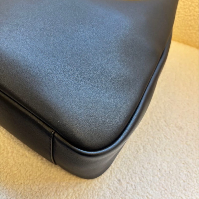 YSL 聖羅蘭 Hobo Soft 托特包 黑金，大號 25 年編碼 狀態非常好-15