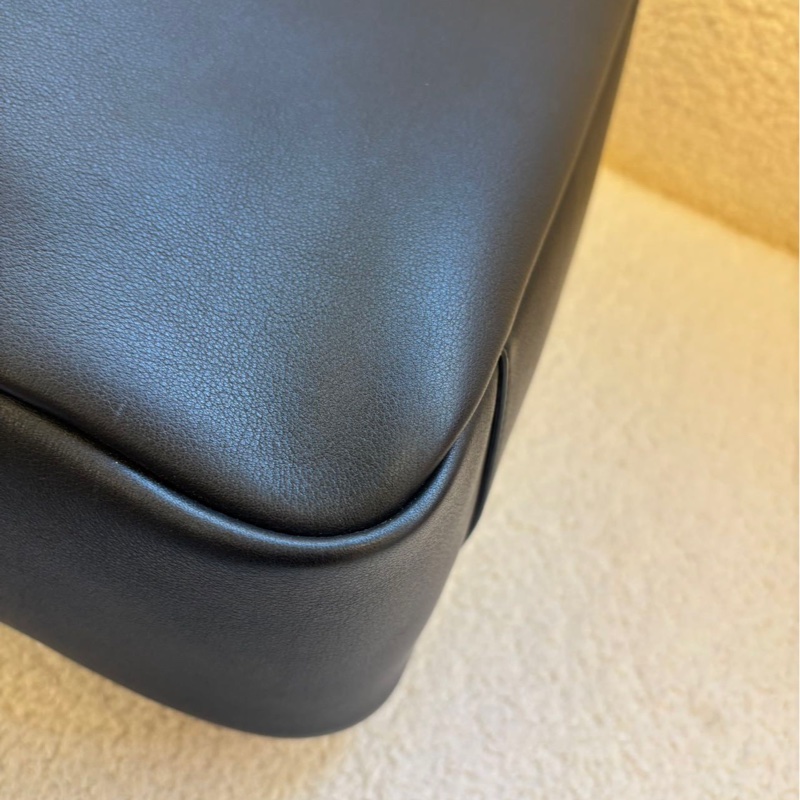 YSL 聖羅蘭 Hobo Soft 托特包 黑金，大號 25 年編碼 狀態非常好-18