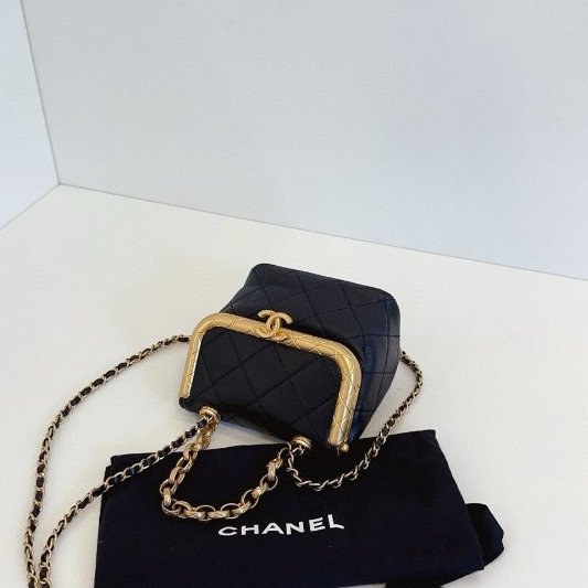 閒置新 香奈兒/Chanel 手工坊繫列Kiss lock mini 黑金垃圾包-5