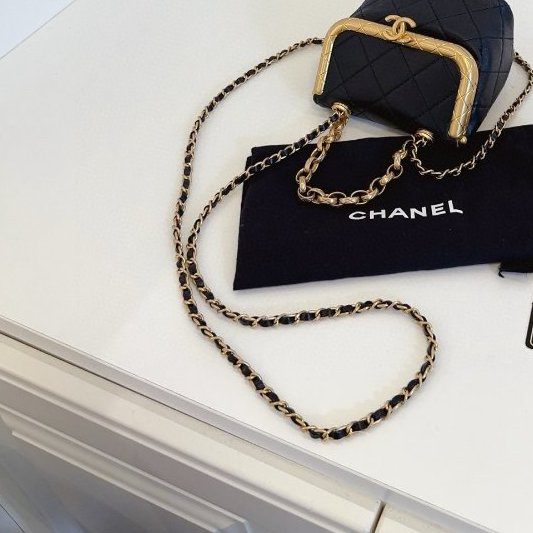 閒置新 香奈兒/Chanel 手工坊繫列Kiss lock mini 黑金垃圾包-10