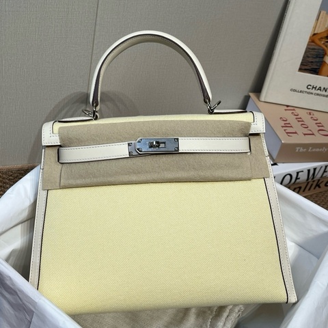 🔥Hermes 愛馬仕 Kelly28 奶油白拼小雞黃帆布拼s皮銀扣 z刻  閒置新 全套附件🆕正品❤️