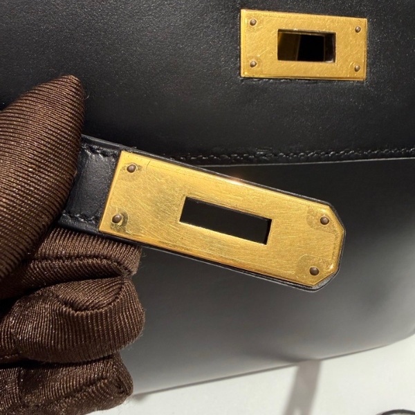 Hermès 愛馬仕 Kelly 28 黑金 Box 皮 圈 Q 刻 有鎖具 狀態良好-17