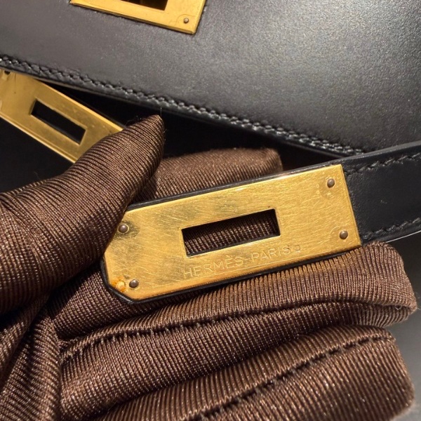 Hermès 愛馬仕 Kelly 28 黑金 Box 皮 圈 Q 刻 有鎖具 狀態良好-18