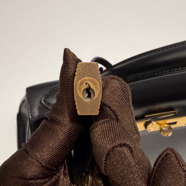 Hermès 愛馬仕 Kelly 28 黑金 Box 皮 圈 Q 刻 有鎖具 狀態良好-20