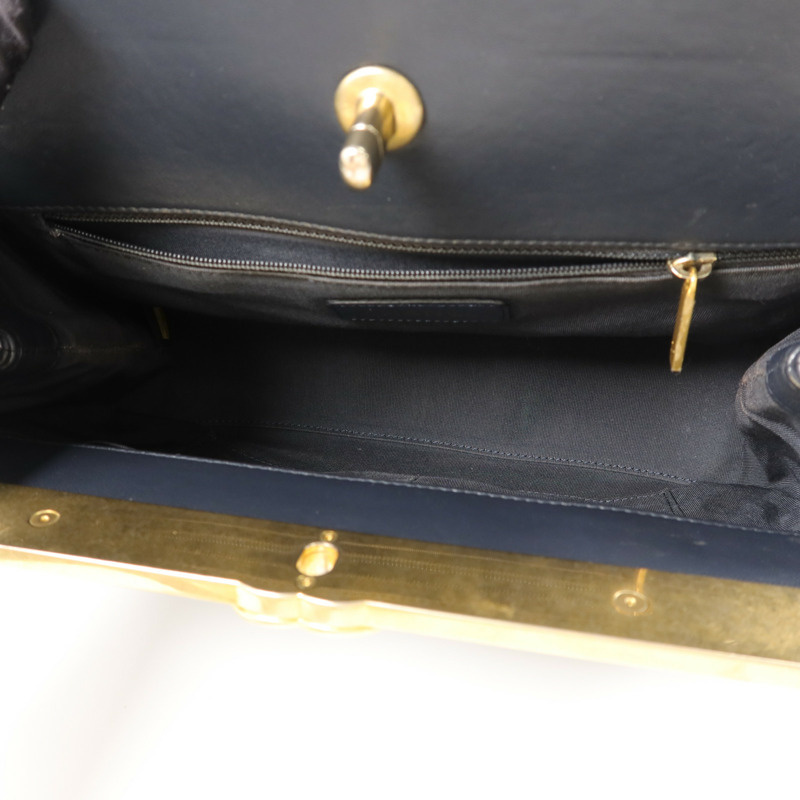 CHANEL 牛皮皮革Chevron V Stitch鏈帶手挽肩背兩用袋-4