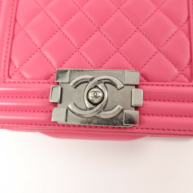 CHANEL 牛皮皮革Boy Chanel鏈帶肩背袋-11