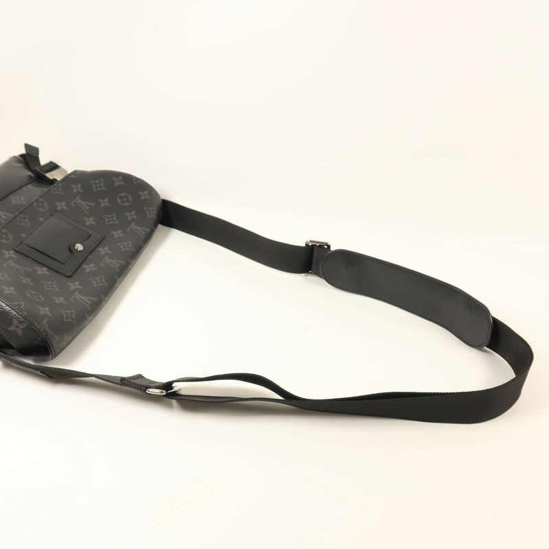 LOUIS VUITTON Monogram Eclipse Messenger PM Voyager肩背袋-6