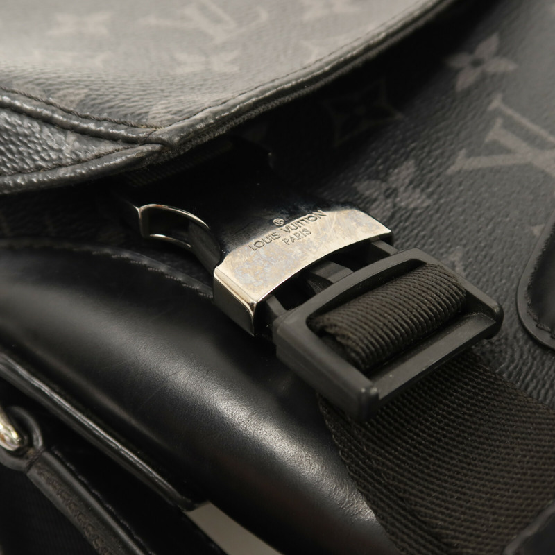 LOUIS VUITTON Monogram Eclipse Messenger PM Voyager肩背袋-13