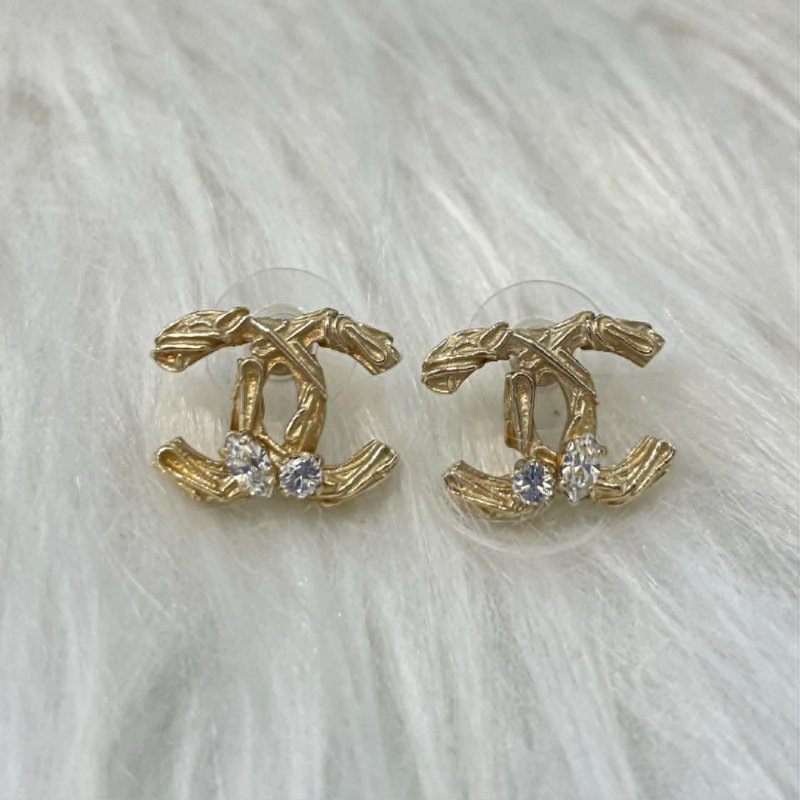 CHANEL 造型雙C水鑽耳環 金色-4
