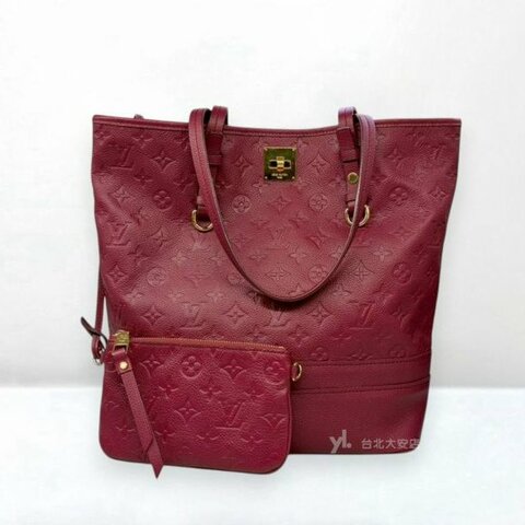 A13186-LV Citadine 紫紅色牛皮壓紋金釦直立肩背托特包M94049