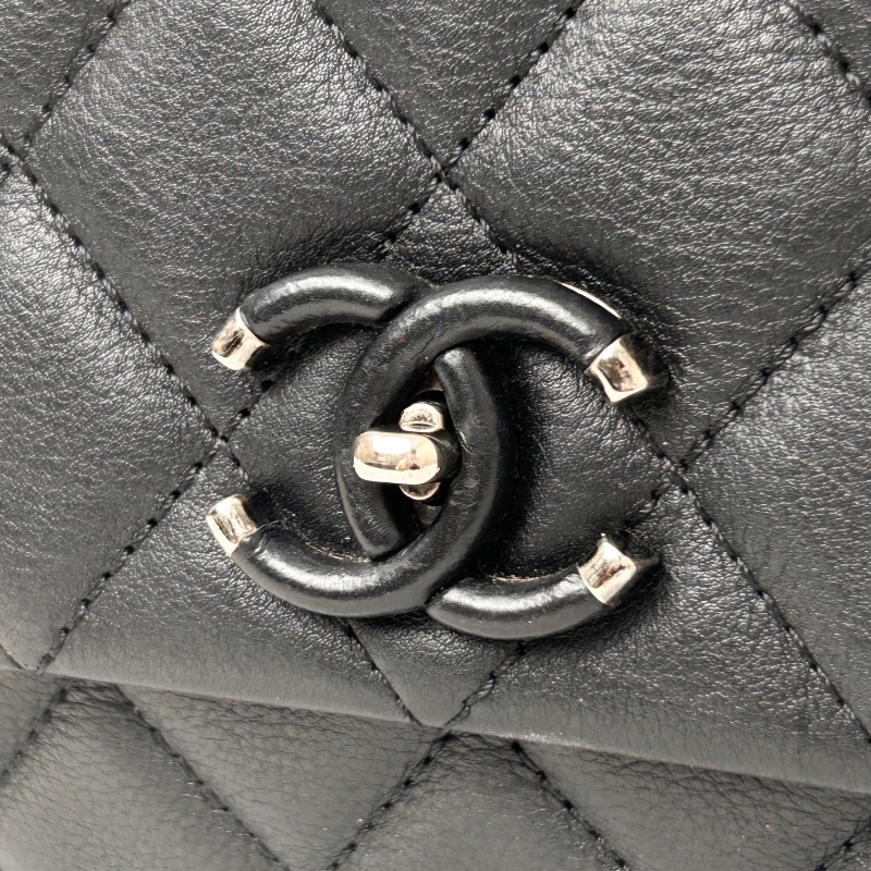 Chanel 雙 C 絎縫皮革翻蓋鏈條把手鏈帶手提包肩背包 A98549-2