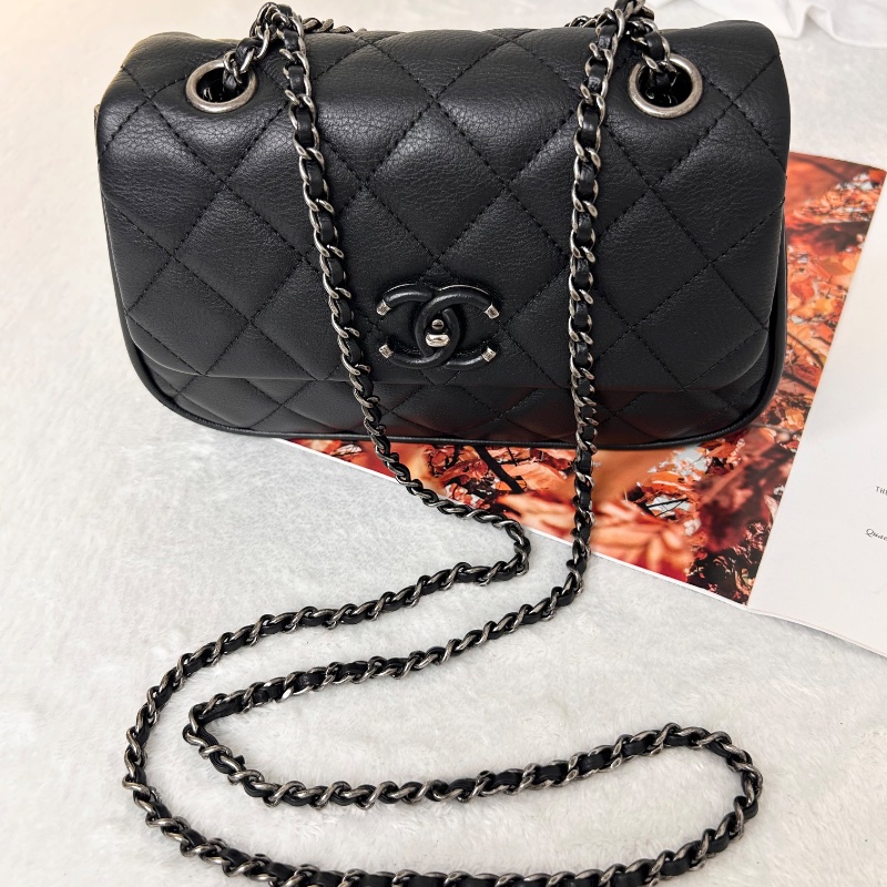 Chanel 雙 C 絎縫皮革翻蓋鏈條把手鏈帶手提包肩背包 A98549-24
