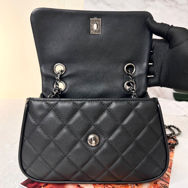 Chanel 雙 C 絎縫皮革翻蓋鏈條把手鏈帶手提包肩背包 A98549-25