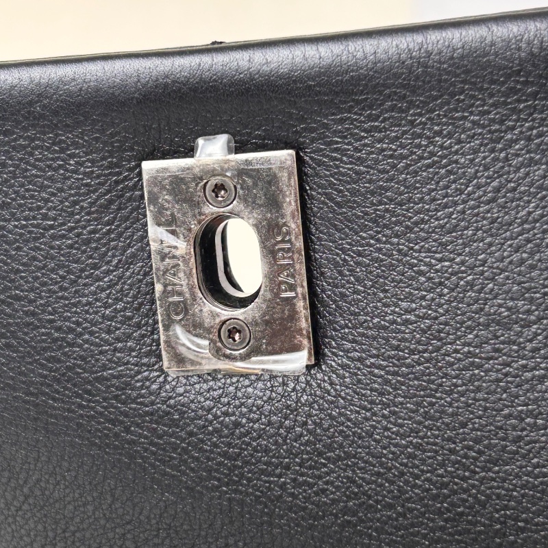 Chanel 雙 C 絎縫皮革翻蓋鏈條把手鏈帶手提包肩背包 A98549-26