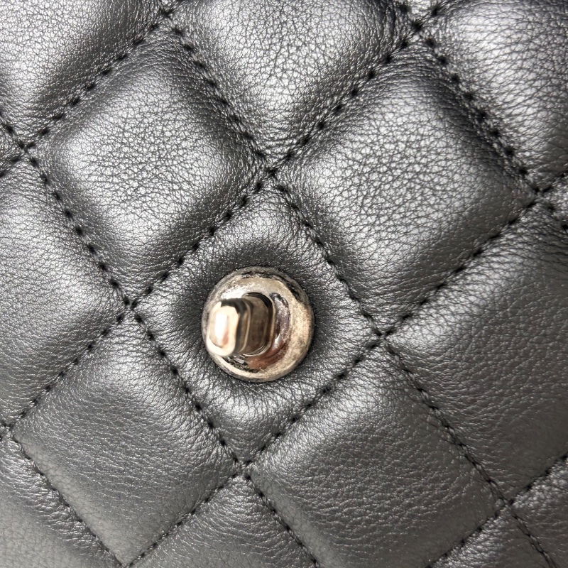 Chanel 雙 C 絎縫皮革翻蓋鏈條把手鏈帶手提包肩背包 A98549-33