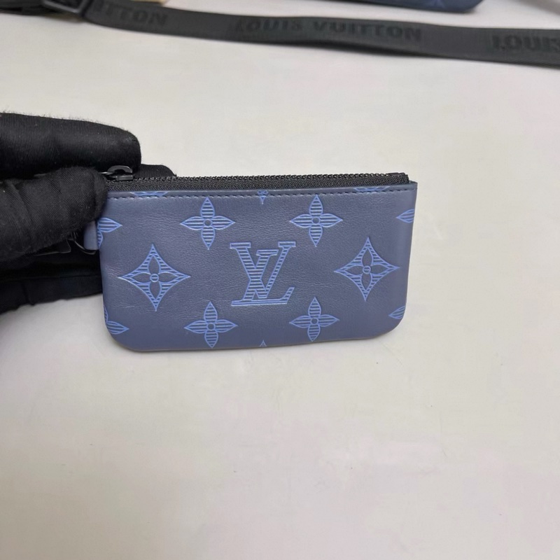 LV路易威登 男士全皮壓紋藍色DUO三合一郵差包 芯片-6
