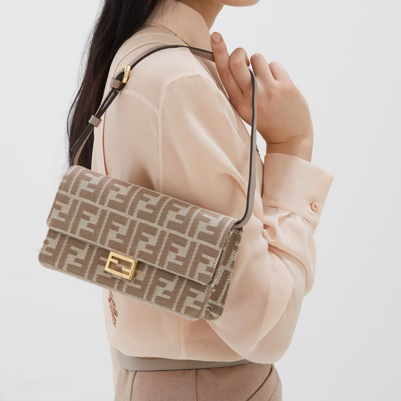Fendi baguette 8M0498 ( Beige )-6