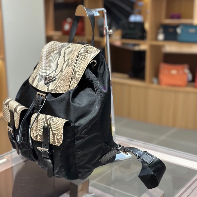 Prada普拉达背包尼龙拼稀有皮双肩背包-3