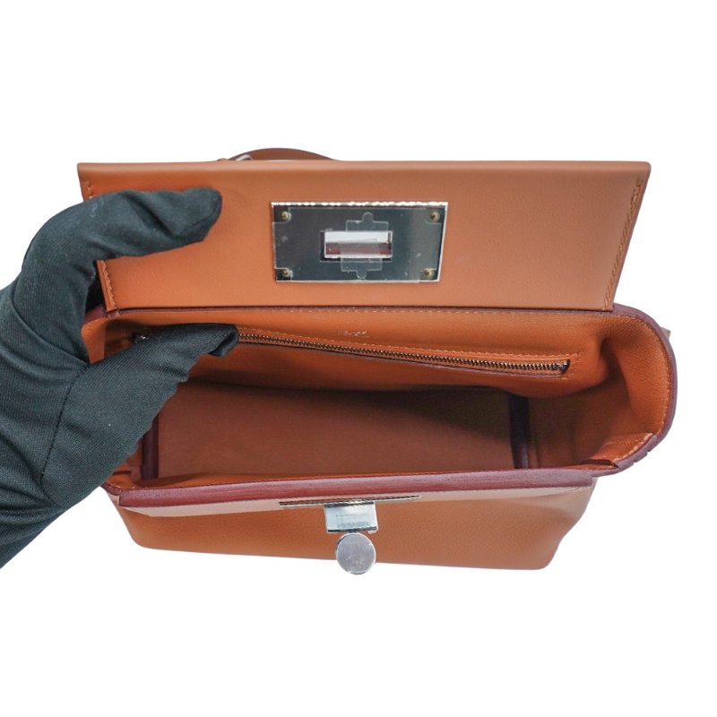 Hermes 展示品 24/24 牛皮銀扣斜背包-21cm(37金棕)-4