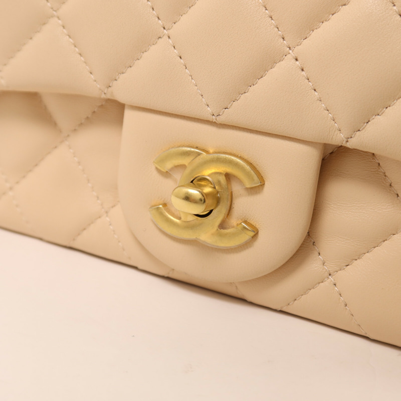 CHANEL 羊皮皮革Mini Camellia Crush 20鏈帶肩背袋-9