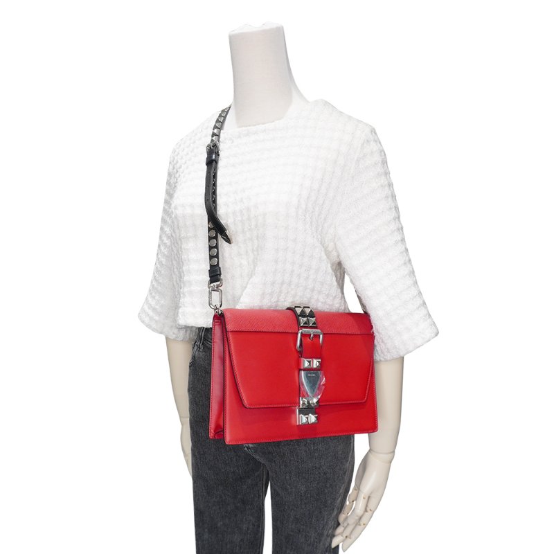 Prada 展示品 Saffiano Eleltra 銀釦全皮鉚釘鍊帶斜背包(1BD120-紅)-5