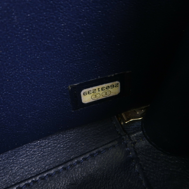CHANEL 牛皮皮革CC Filigree Vanity Case鏈帶手挽肩背兩用袋-6