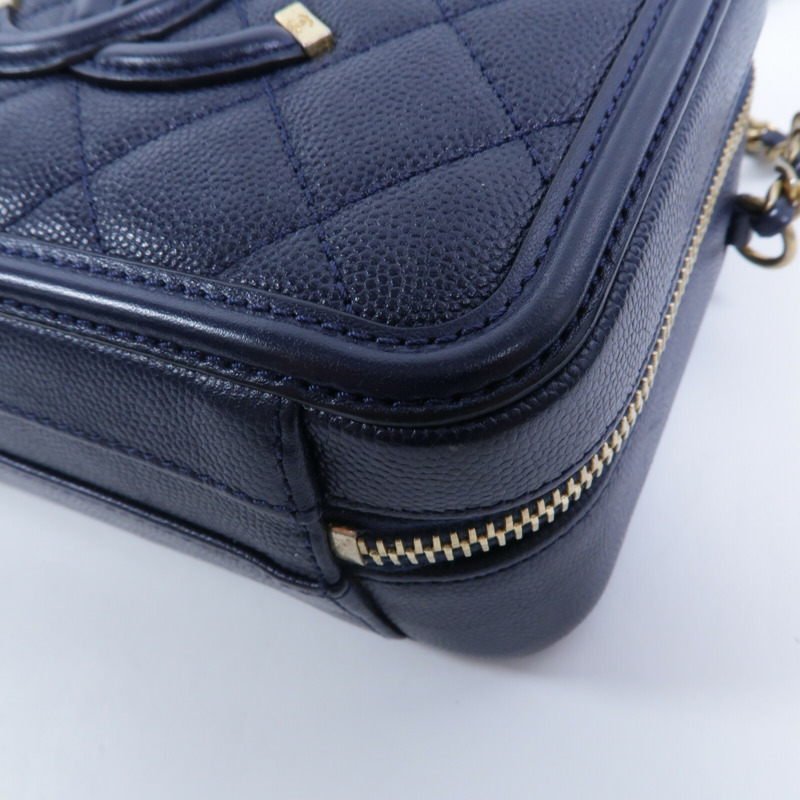 CHANEL 牛皮皮革CC Filigree Vanity Case鏈帶手挽肩背兩用袋-11