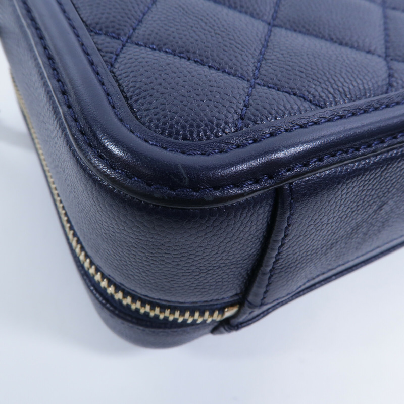 CHANEL 牛皮皮革CC Filigree Vanity Case鏈帶手挽肩背兩用袋-12