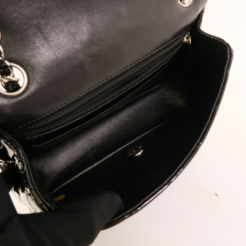 CHANEL 漆皮皮革Mini Classic 20鏈帶肩背袋-4
