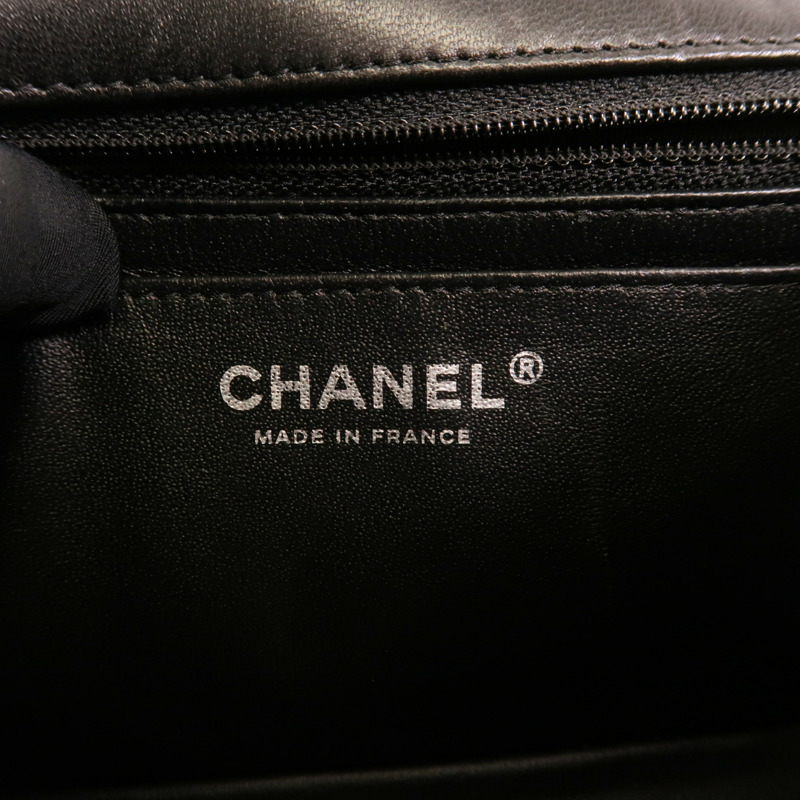 CHANEL 漆皮皮革Mini Classic 20鏈帶肩背袋-7