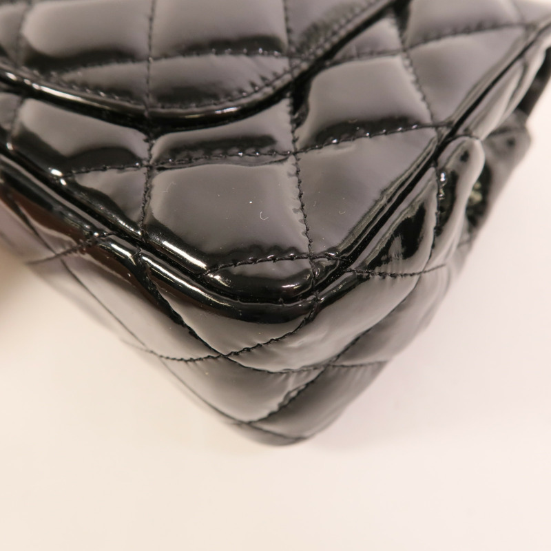 CHANEL 漆皮皮革Mini Classic 20鏈帶肩背袋-14