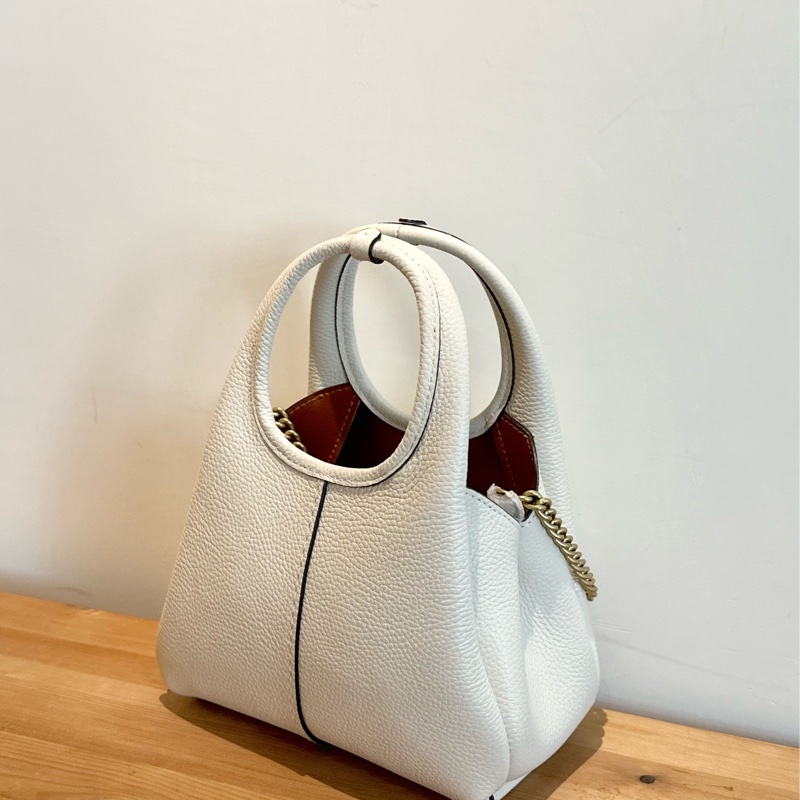 全新COACH Lana 19 品牌徽標可拆卸鏈條帶單肩 拋光卵石皮革 手提包小號 small粉筆白-2