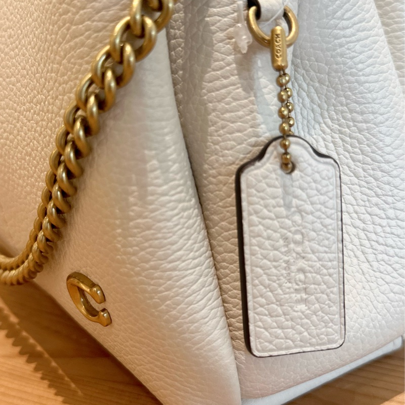 全新COACH Lana 19 品牌徽標可拆卸鏈條帶單肩 拋光卵石皮革 手提包小號 small粉筆白-4