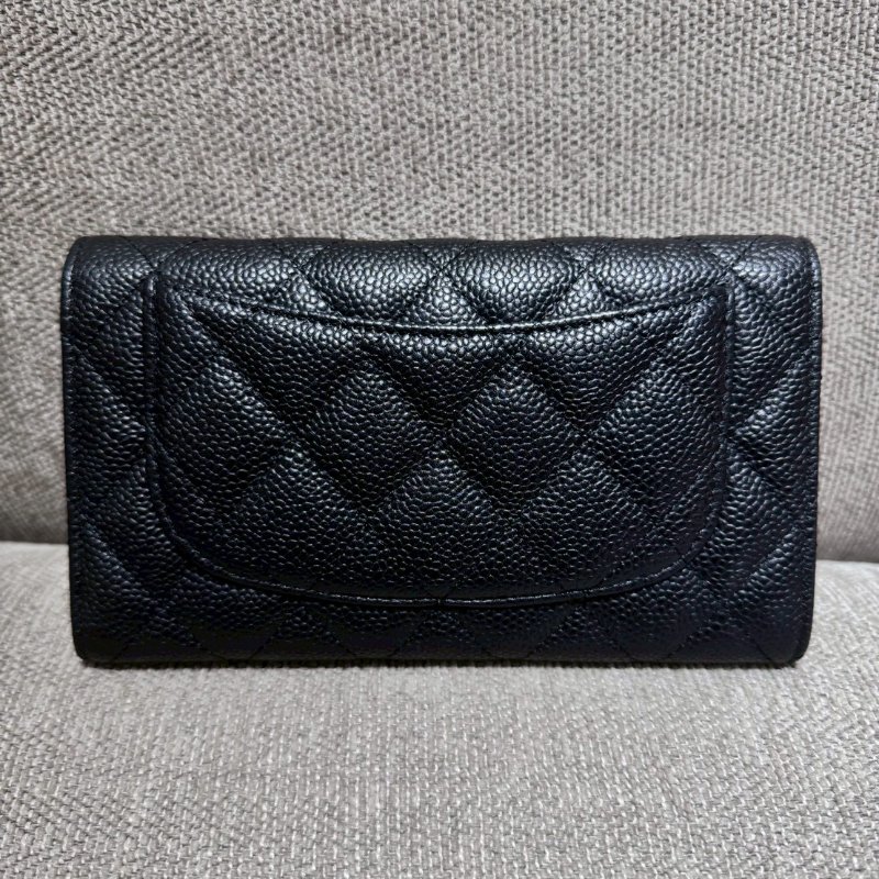 CHANEL 荔枝皮黑銀二折扣式長夾-1