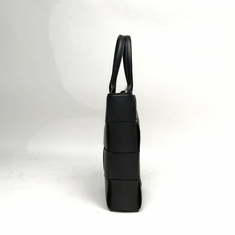 BOTTEGA VENETA 黑色羊皮miniCassettetote斜挎包肩背包-1