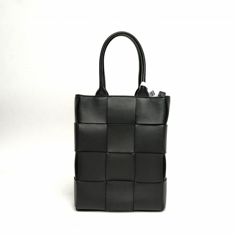 BOTTEGA VENETA 黑色羊皮miniCassettetote斜挎包肩背包-2
