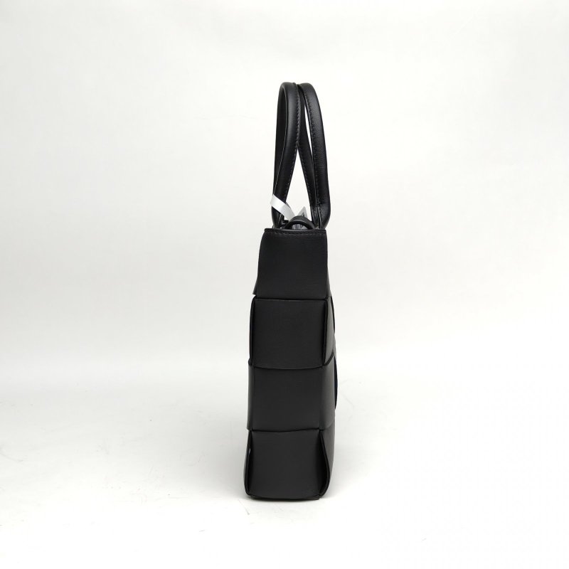 BOTTEGA VENETA 黑色羊皮miniCassettetote斜挎包肩背包-3
