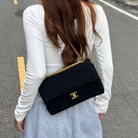 （超級新🆕） CHANEL CF25 黑金 黃金鏈肩背包（專櫃386,300）