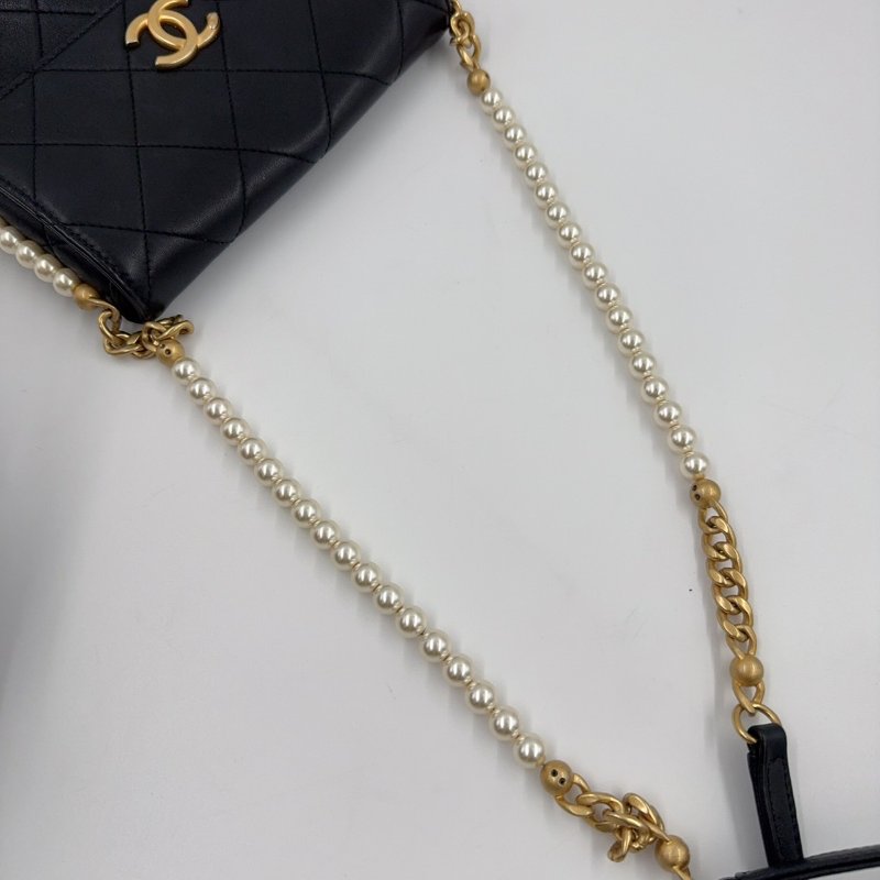 Chanel黑金牛皮菱格紋下蓋左右珍珠鍊條側背包AS2503-10
