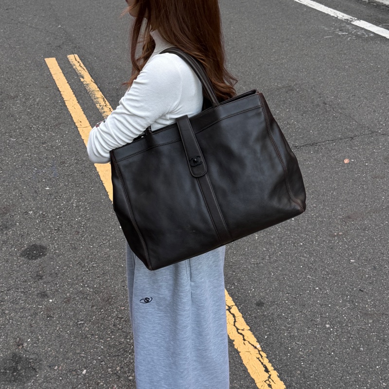 (極新🎁超稀有) CHANEL “so black”黑釦 肩背托特包【專櫃27.6萬】-1
