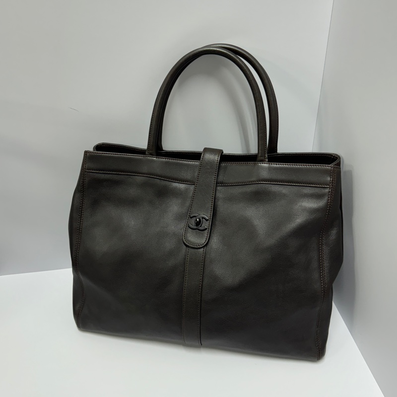 (極新🎁超稀有) CHANEL “so black”黑釦 肩背托特包【專櫃27.6萬】-7