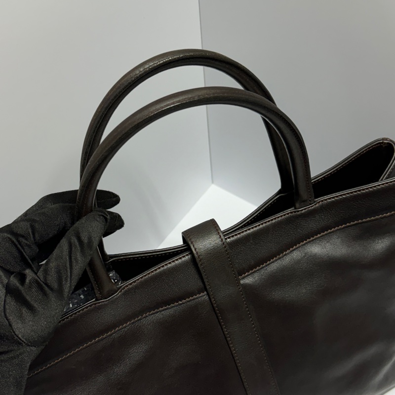 (極新🎁超稀有) CHANEL “so black”黑釦 肩背托特包【專櫃27.6萬】-14