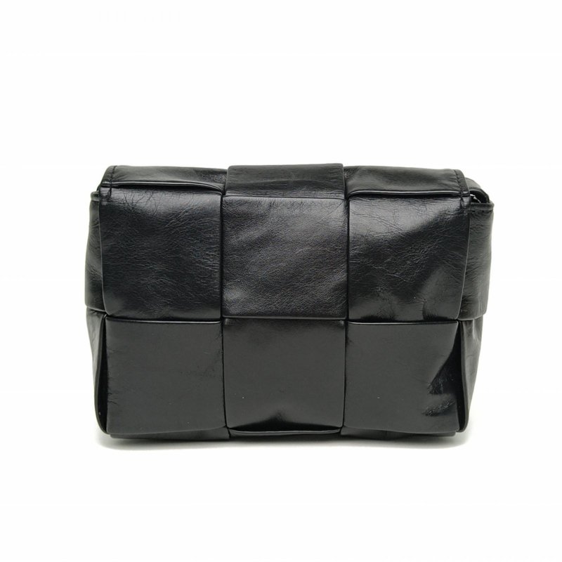 BOTTEGA VENETA CassetteMini12黑色牛皮肩背包-2