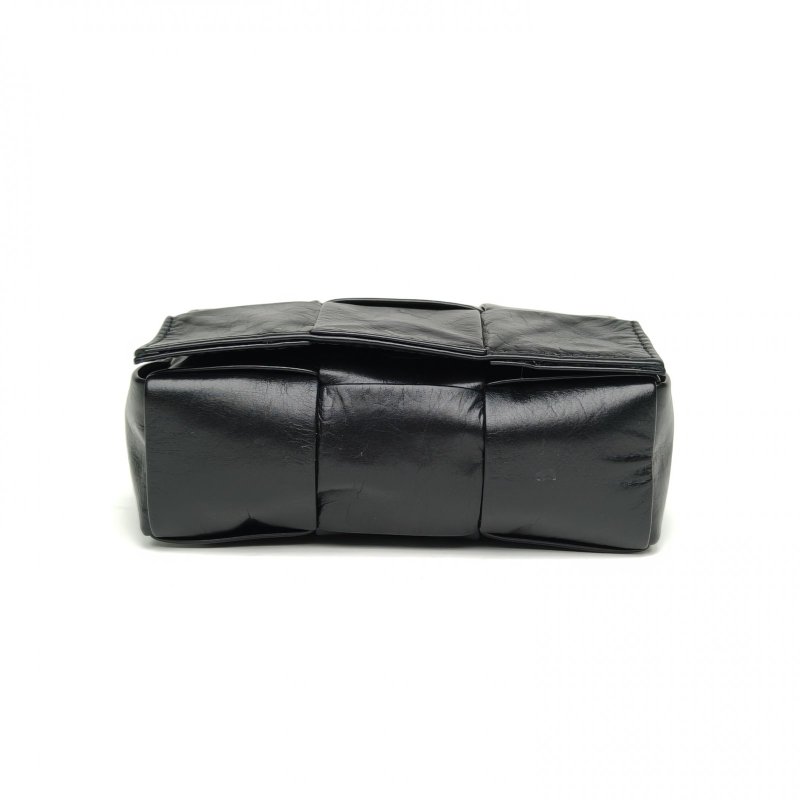 BOTTEGA VENETA CassetteMini12黑色牛皮肩背包-4
