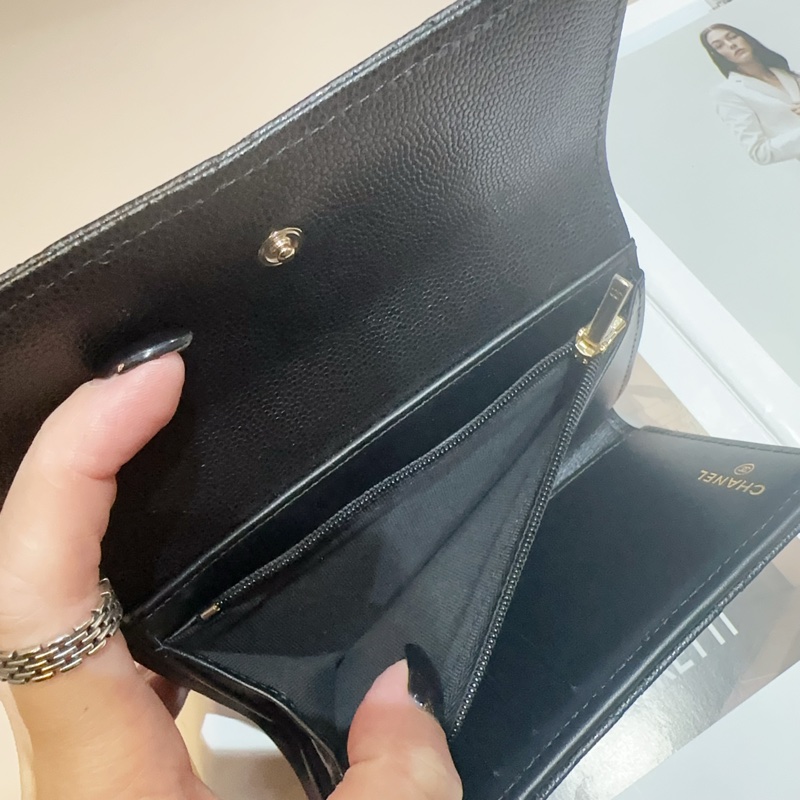 Chanel 黑荔枝牛皮鑲黑色水鑽雙logo三折中夾-9