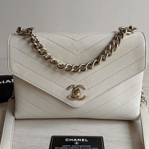 Chanel香奈兒V紋牛皮象牙白信封包 26開 底長23