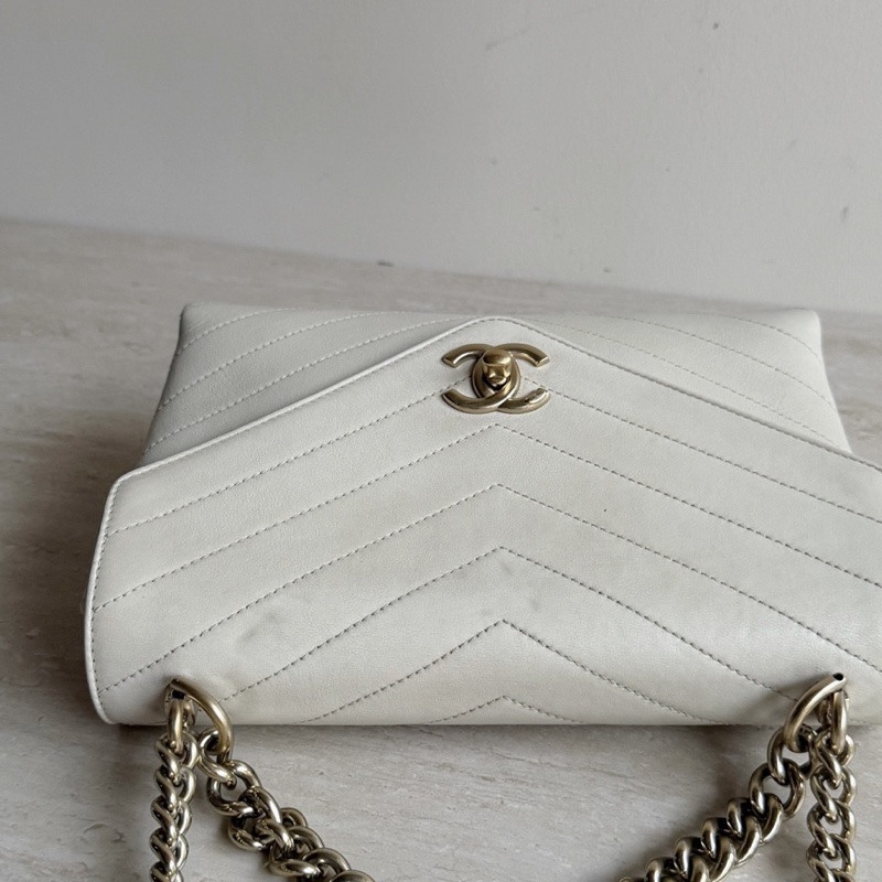 Chanel香奈兒V紋牛皮象牙白信封包 26開 底長23-4