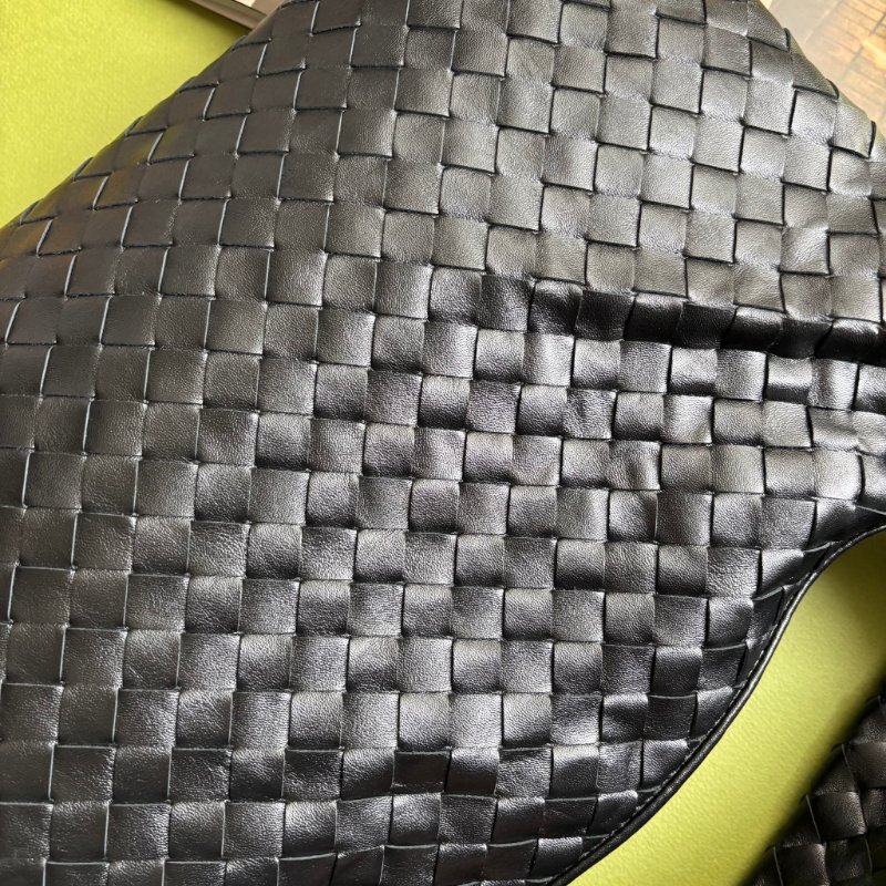 ::Bottega Veneta:: BV 經典編織黑色 Small Hop小 款手袋 肩背包 手提包 Hobo 和尚包-10