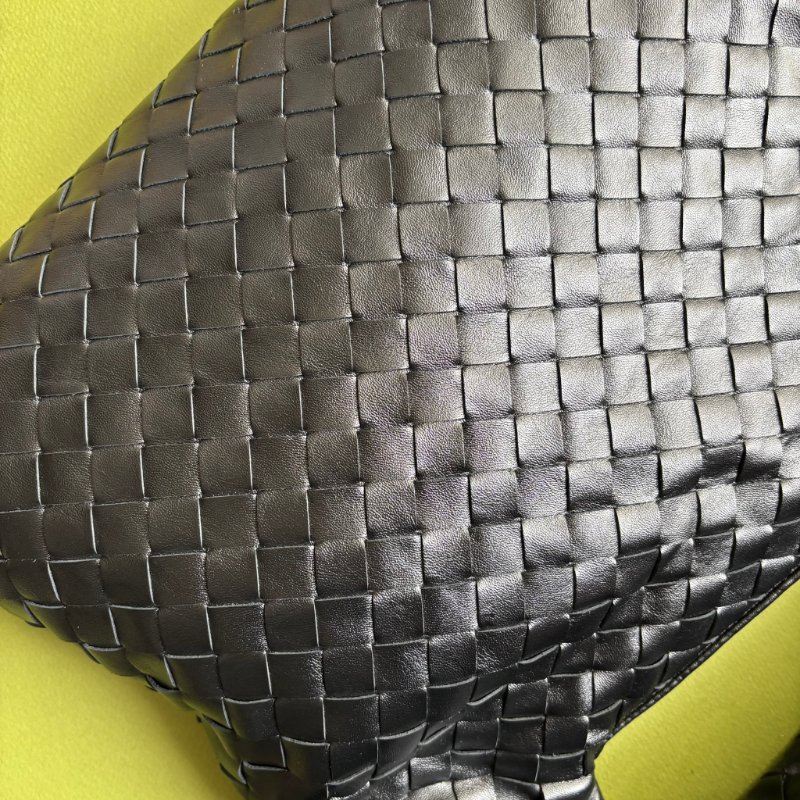 ::Bottega Veneta:: BV 經典編織黑色 Small Hop小 款手袋 肩背包 手提包 Hobo 和尚包-11